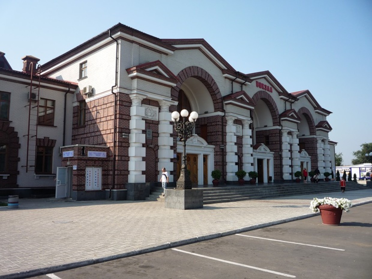 Железнодорожный вокзал станции Ясиноватая.