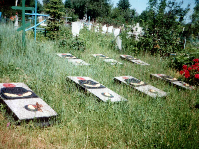 Группа могил советских воинов.